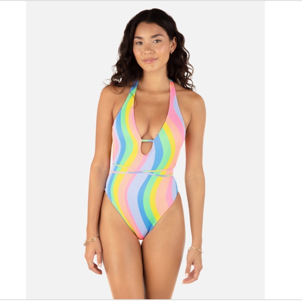 NWT Women's Soft Waves Cheeky One Piece in Sky,